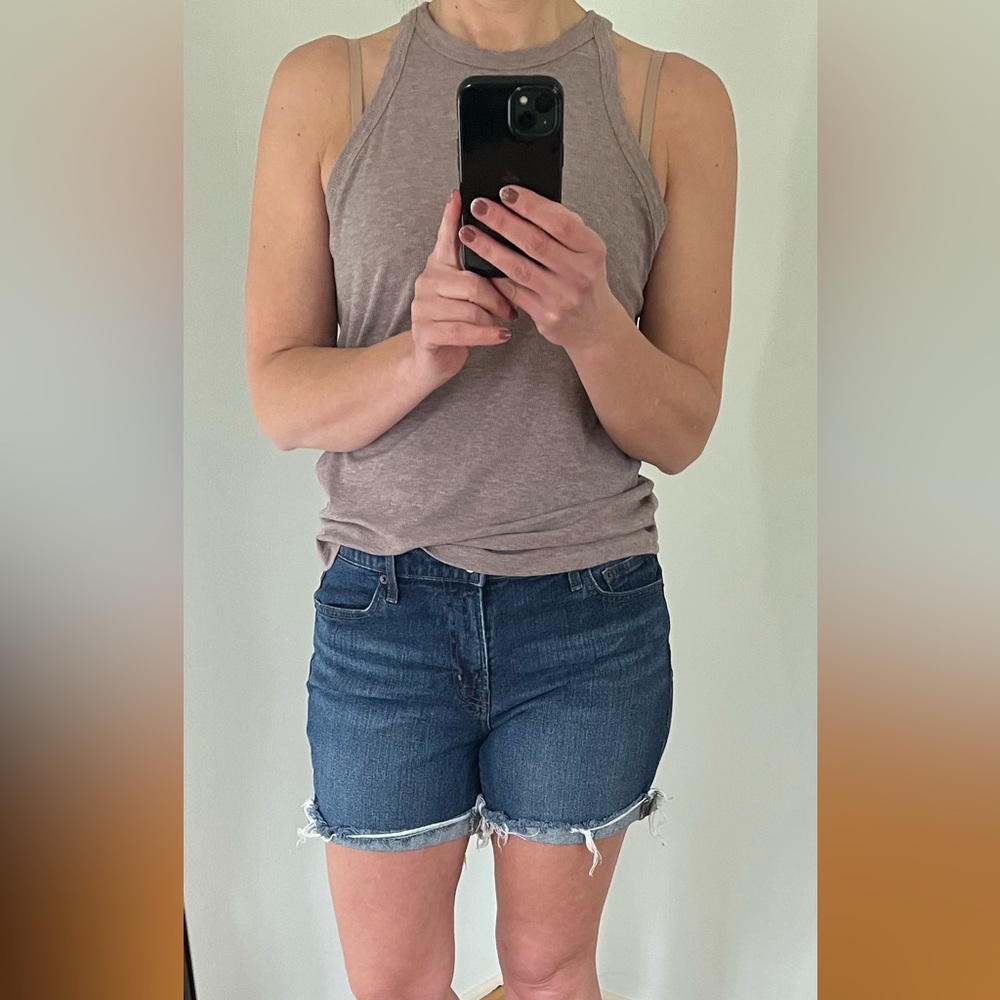 Gap Jean Shorts 5” Inseam Dark Blue Wash with Frayed Cuff Size 30 - Picture 7 of 8